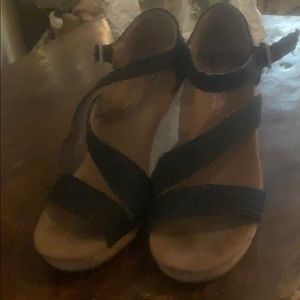 Tom’s size 7.5 black wedge sandal